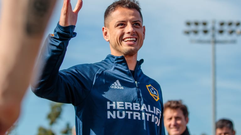 ¿Qué trae JC Chávez Jr. contra Chicharito? Llegó la visa y podrá jugar